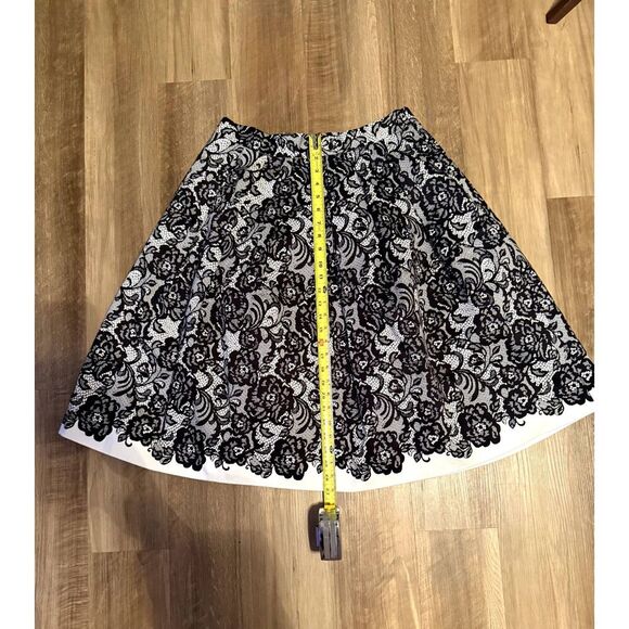 White House Black Market A- line Lace Print  Black White Flowy Skirt Women Sz 12 - Picture 8 of 9